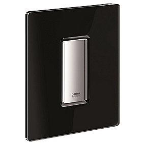 glass with cosmopolitan skate