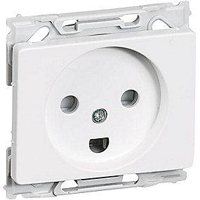 hvid modul 1 jord med n 2p stikkontakt 66 opus lk