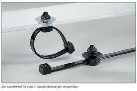 sort fod med t30rft kabelbinder