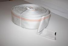 Hvid brandslange u/ koblinger med tekstilflet til pumpeopgaver rulle a 30 meter ø63 mm
